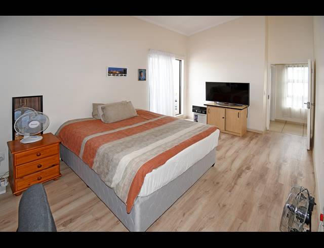3 BEDROOM APARTMENT FOR SALE IN SUNNINGHILL